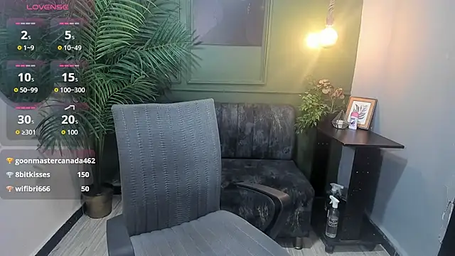 Snapshot of sweety_smilee chatting on October 19, 8:48 am sweety smilee online show from October 19, 8:48 am