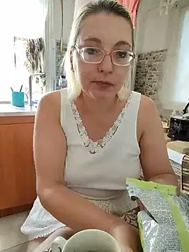 Snapshot of VikaKing chatting on June 16, 12:19 pm VikaKing online show from June 16, 12:19 pm