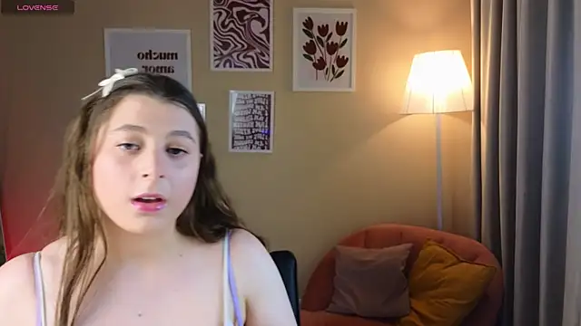 Queen Michelle  online show from October 8, 9:23 pm