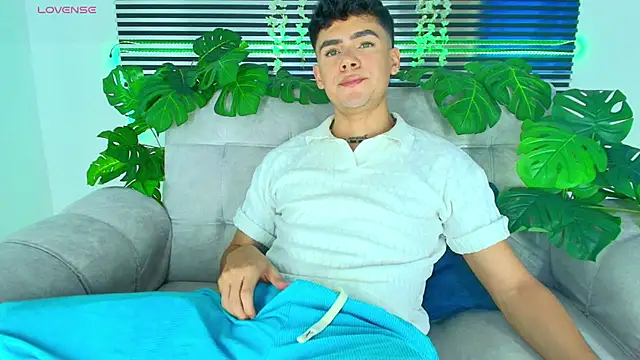 CamiiGuzmanX online show from March 16, 8:13 pm