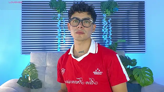 Snapshot of CamiiGuzmanX chatting on July 1, 8:41 pm CamiiGuzmanX online show from July 1, 8:41 pm