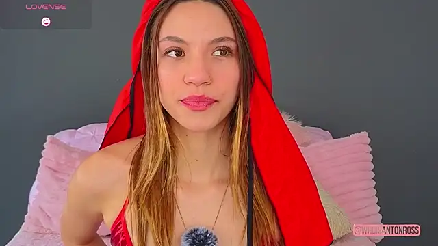 Snapshot of AntonellaaRossii chatting on June 4, 4:13 pm AntonellaaRossii online show from June 4, 4:13 pm