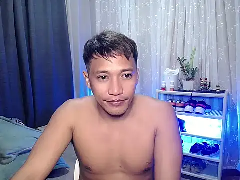 Snapshot of WildhunterMark chatting on July 16, 6:47 pm WildhunterMark online show from July 16, 6:47 pm