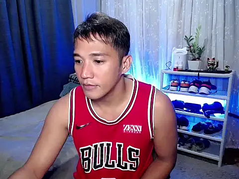 Snapshot of WildhunterMark chatting on July 31, 11:48 pm WildhunterMark online show from July 31, 11:48 pm