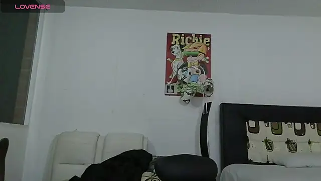 Thomasjons  online show from June 13, 5:27 am