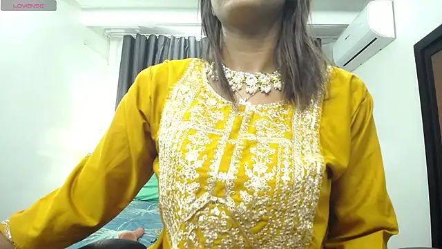Snapshot of kairadayamai chatting on April 13, 12:32 pm kairadayamai online show from April 13, 12:32 pm