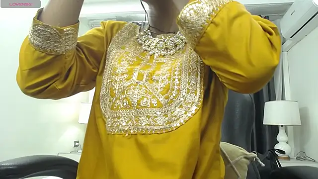 Snapshot of kairadayamai chatting on April 22, 12:39 pm kairadayamai online show from April 22, 12:39 pm