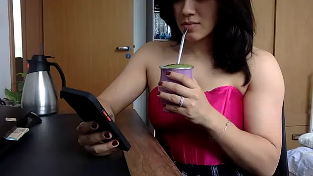 Snapshot of SEXOFLION chatting on October 6, 5:32 pm SEXOFLION online show from October 6, 5:32 pm