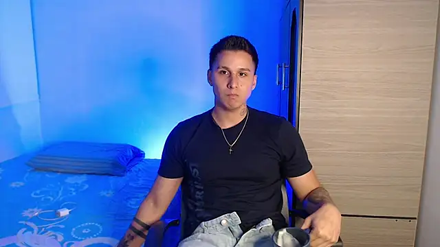 Snapshot of valentinosex1 chatting on December 2, 9:54 pm valentinosex1 online show from December 2, 9:54 pm