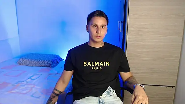 Snapshot of valentinosex1 chatting on December 18, 9:21 pm valentinosex1 online show from December 18, 9:21 pm