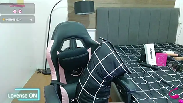 cumwetmebaby online show from May 2, 1:38 pm