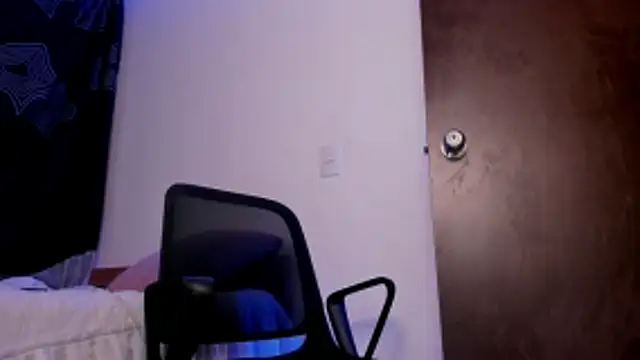 Snapshot of axel_davis_ chatting on October 31, 12:55 am axel davis online show from October 31, 12:55 am