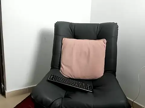 Snapshot of axel_davis_ chatting on December 1, 9:03 am axel davis online show from December 1, 9:03 am