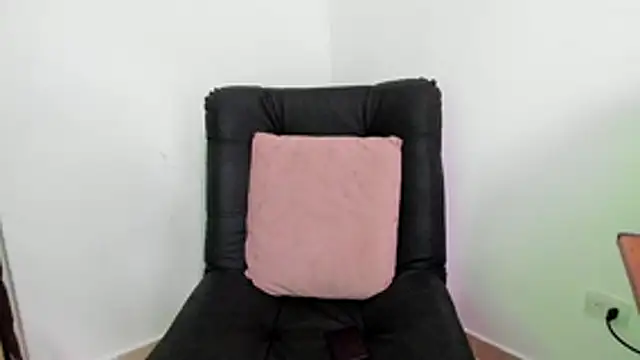 Snapshot of axel_davis_ chatting on December 16, 12:21 pm axel davis online show from December 16, 12:21 pm