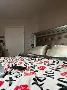 Chicagobabe online show from April 11, 6:29 am