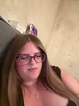 Snapshot of CurvyPaar2 chatting on May 5, 7:22 pm CurvyPaar2 online show from May 5, 7:22 pm