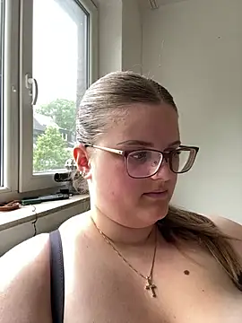 Snapshot of CurvyPaar2 chatting on May 18, 10:54 am CurvyPaar2 online show from May 18, 10:54 am