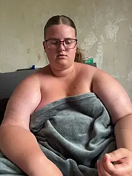 Snapshot of CurvyPaar2 chatting on June 1, 3:58 pm CurvyPaar2 online show from June 1, 3:58 pm