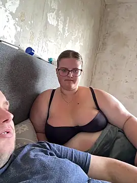 Snapshot of CurvyPaar2 chatting on June 14, 12:18 pm CurvyPaar2 online show from June 14, 12:18 pm