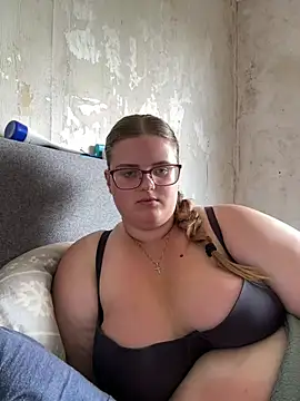 Snapshot of CurvyPaar2 chatting on June 15, 12:29 pm CurvyPaar2 online show from June 15, 12:29 pm