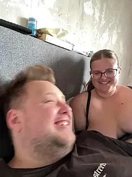 Snapshot of CurvyPaar2 chatting on July 3, 1:17 pm CurvyPaar2 online show from July 3, 1:17 pm