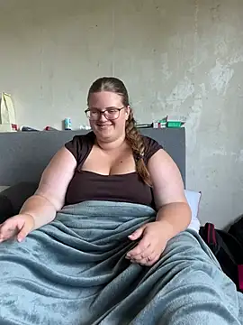 Snapshot of CurvyPaar2 chatting on July 21, 2:08 pm CurvyPaar2 online show from July 21, 2:08 pm