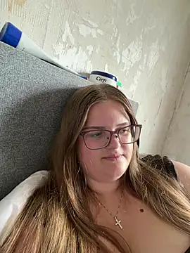 Snapshot of CurvyPaar2 chatting on July 26, 1:18 pm CurvyPaar2 online show from July 26, 1:18 pm