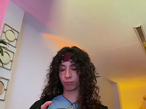 Snapshot of camille_delrey chatting on October 16, 2:01 am camille delrey online show from October 16, 2:01 am