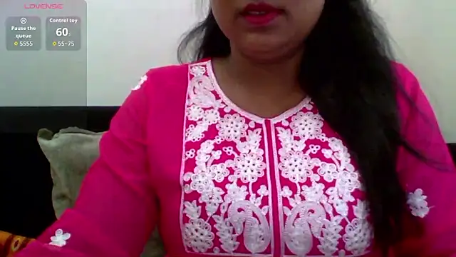 Snapshot of cute_girl007 chatting on October 15, 6:13 am cute girl007 online show from October 15, 6:13 am