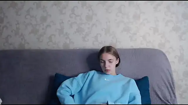 HitGyrl online show from November 7, 8:03 am