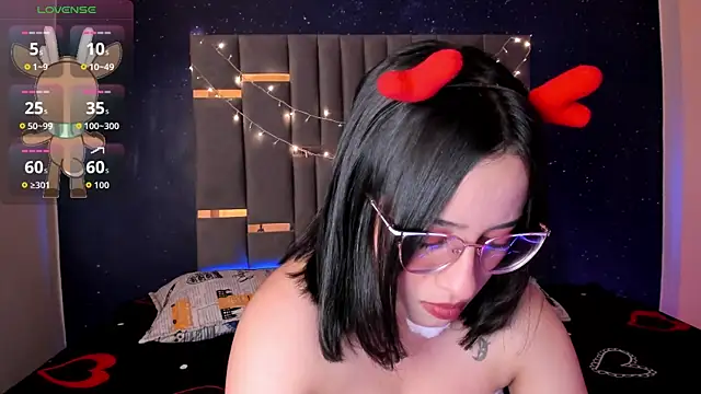 Snapshot of SweetAnya01 chatting on December 14, 4:29 am SweetAnya01 online show from December 14, 4:29 am