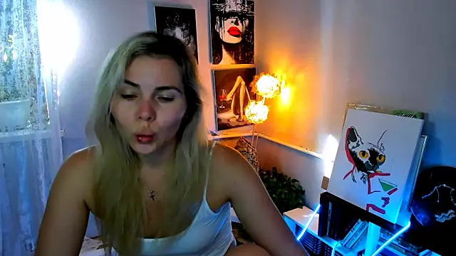 LoraBoyar online show from July 2, 2:12 pm