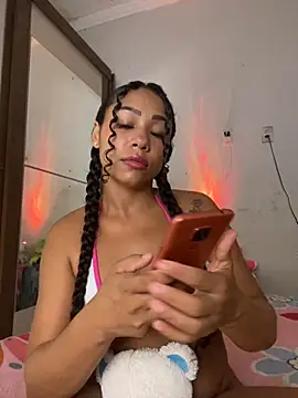 Snapshot of jhennyfer chatting on December 5, 4:32 am jhennyfer online show from December 5, 4:32 am