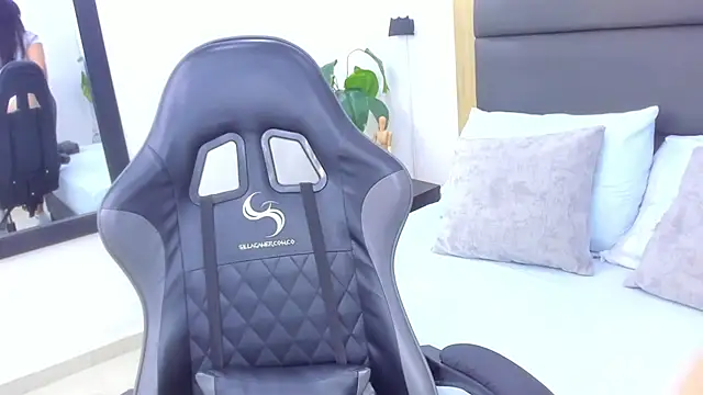 anagil  online show from December 1, 7:19 pm