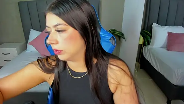 Snapshot of anagil_ chatting on May 25, 3:29 pm anagil online show from May 25, 3:29 pm
