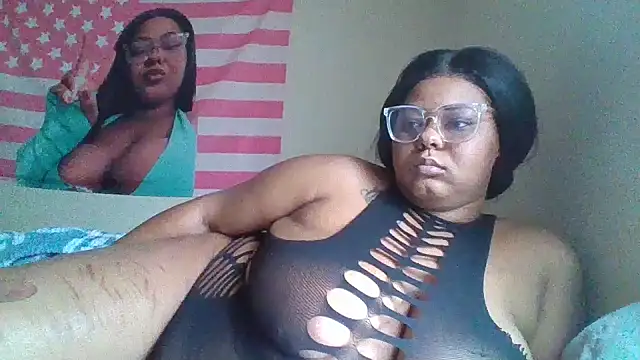 Snapshot of TharealBunn chatting on April 10, 6:12 pm TharealBunn online show from April 10, 6:12 pm