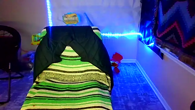 Snapshot of Italian69Stallion chatting on December 15, 12:53 pm Italian69Stallion online show from December 15, 12:53 pm