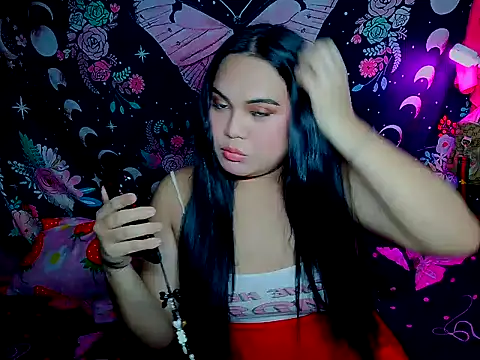 Snapshot of YourThicc_bella chatting on May 17, 11:17 am YourThicc bella online show from May 17, 11:17 am