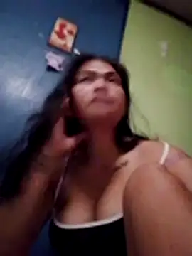 Snapshot of missluvv chatting on April 4, 12:13 pm missluvv online show from April 4, 12:13 pm