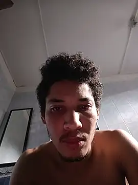 Snapshot of RuiMaddoox chatting on November 21, 1:43 pm RuiMaddoox online show from November 21, 1:43 pm