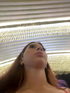 Snapshot of Melody-baby chatting on November 13, 11:14 pm Melody-baby online show from November 13, 11:14 pm