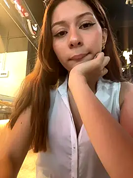 Snapshot of Melody-baby chatting on December 3, 9:35 pm Melody-baby online show from December 3, 9:35 pm