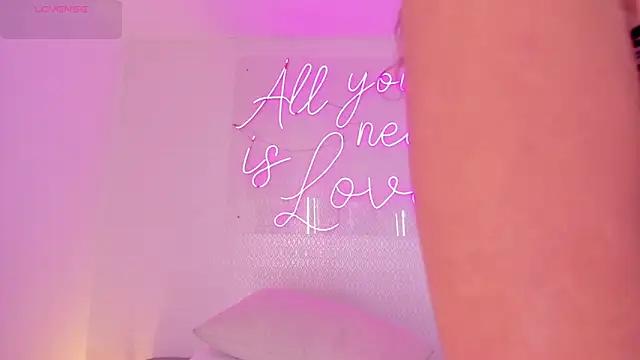 Snapshot of aleksandramiller_ chatting on November 12, 12:38 pm aleksandramiller online show from November 12, 12:38 pm