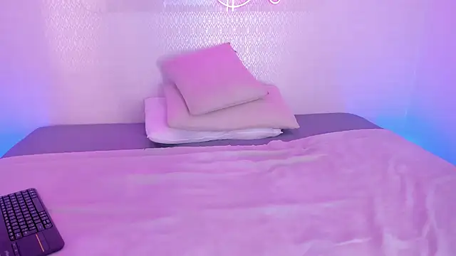 aleksandramiller  online show from January 17, 1:27 pm