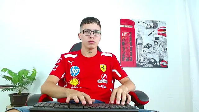 Snapshot of Cumandres18 chatting on September 15, 1:44 pm Cumandres18 online show from September 15, 1:44 pm