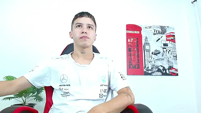 Snapshot of Cumandres18 chatting on September 19, 1:45 pm Cumandres18 online show from September 19, 1:45 pm