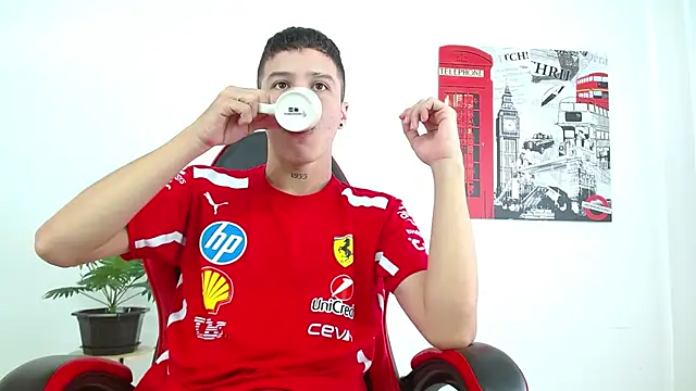 Snapshot of Cumandres18 chatting on October 4, 2:15 pm Cumandres18 online show from October 4, 2:15 pm