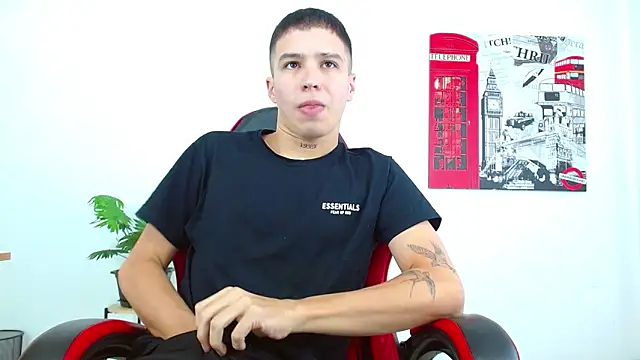 Snapshot of Cumandres18 chatting on October 14, 1:56 pm Cumandres18 online show from October 14, 1:56 pm