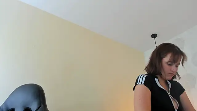 GIANAMILLER6 online show from June 27, 12:10 pm