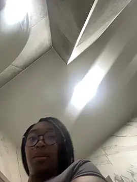 Snapshot of YallianaBrooks chatting on July 18, 12:20 pm YallianaBrooks online show from July 18, 12:20 pm